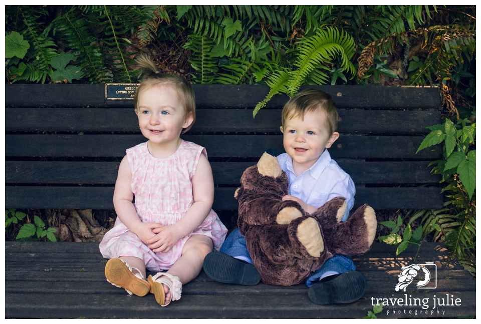 twin toddlers bench portrait