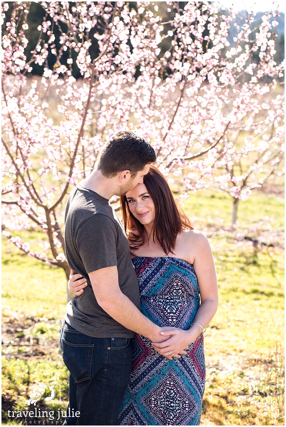 parents-to-be maternity photo